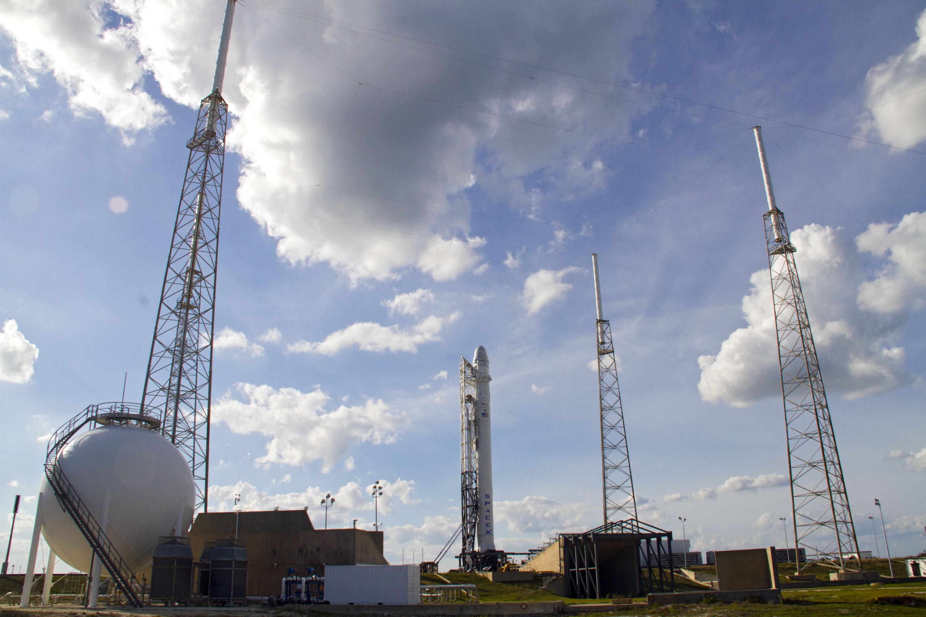 Un Falcon 9 Block 1 allo Space Launch Complex 40 a seguito di un Wet Dress Rehearsal per la missione COTS-2 